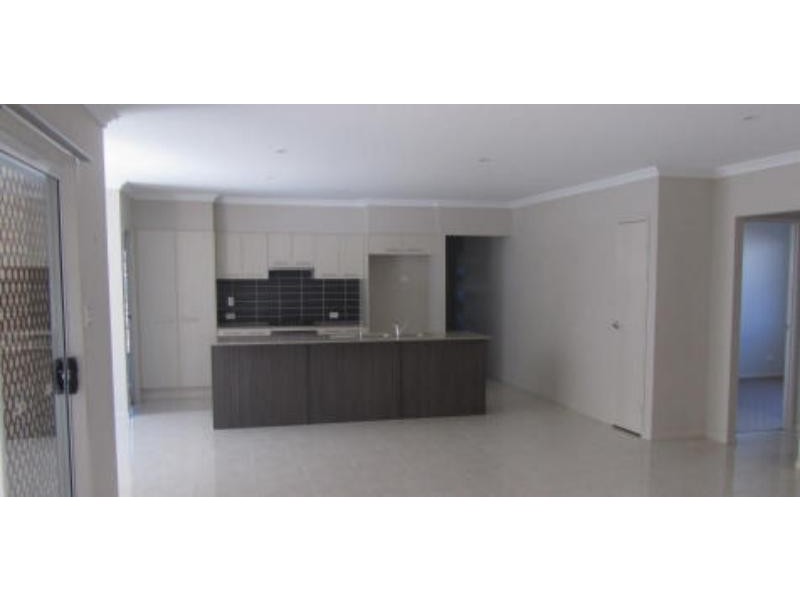 12 Richmond Cres, Waterford QLD 4133