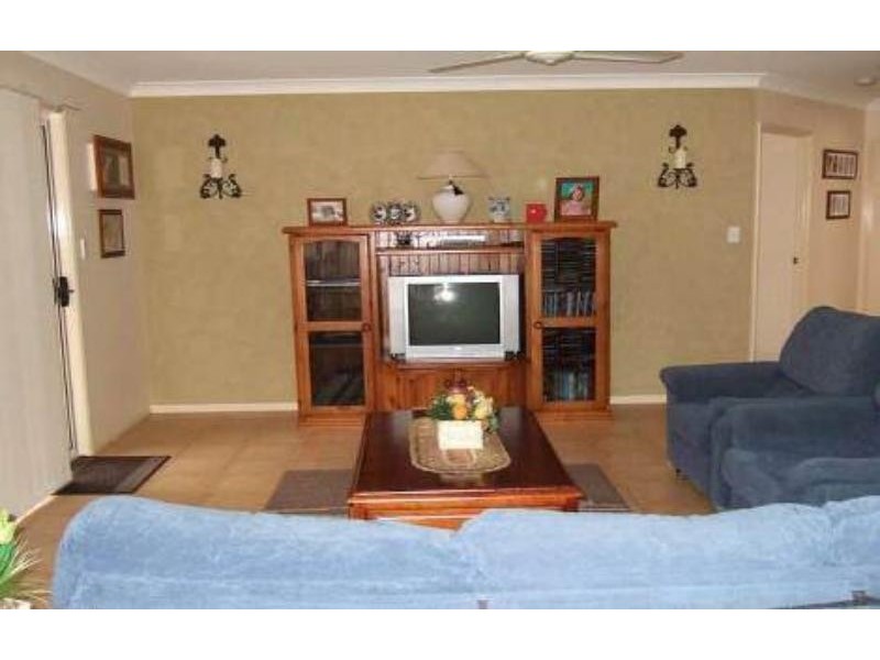 11 Mountain View Cres, Mount Warren Park QLD 4207