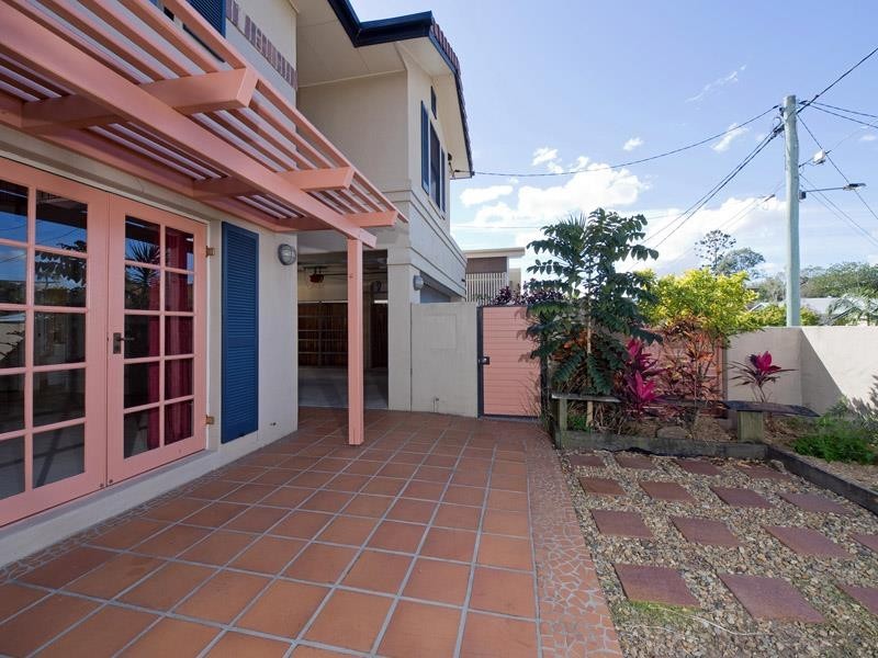 71 Peach St, Greenslopes QLD 4120