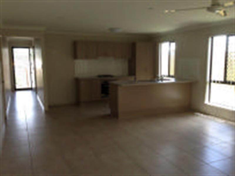 18 Ravensbourne St, Waterford QLD 4133