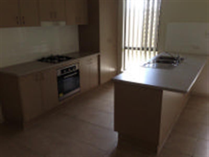 18 Ravensbourne St, Waterford QLD 4133