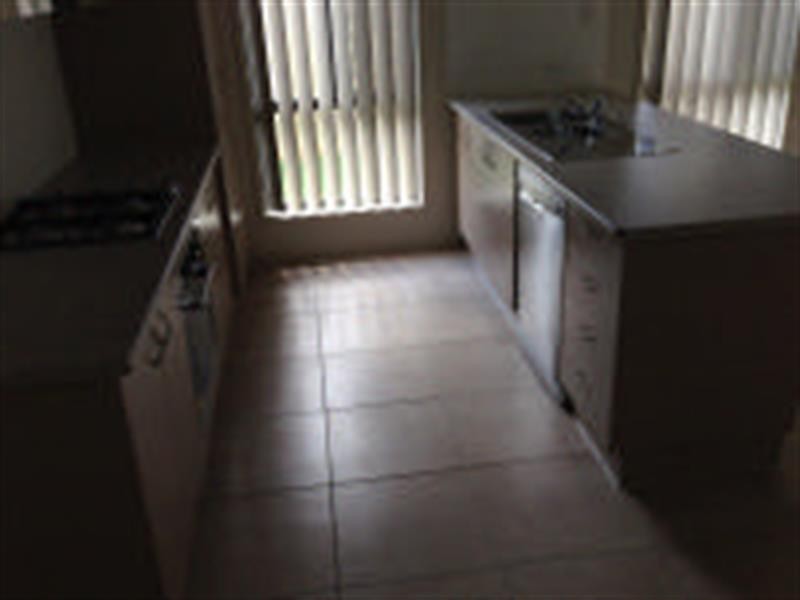 18 Ravensbourne St, Waterford QLD 4133