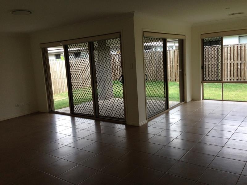 34 Foxwood Cct, Wakerley QLD 4154