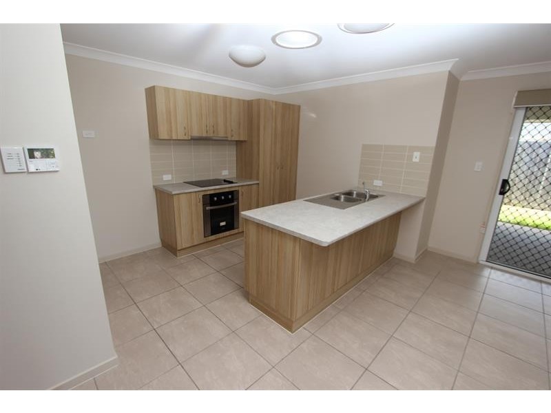 33 Foxwood Cct, Wakerley QLD 4154