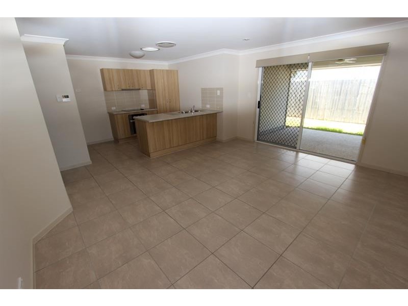 33 Foxwood Cct, Wakerley QLD 4154