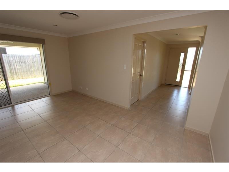 33 Foxwood Cct, Wakerley QLD 4154