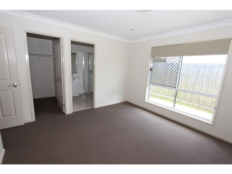 33 Foxwood Cct, Wakerley QLD 4154