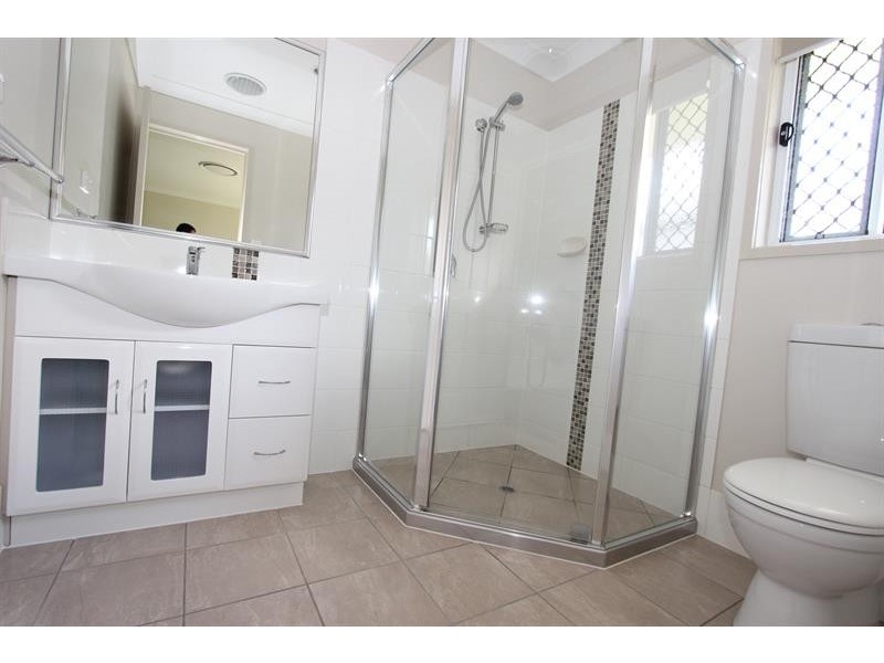 33 Foxwood Cct, Wakerley QLD 4154