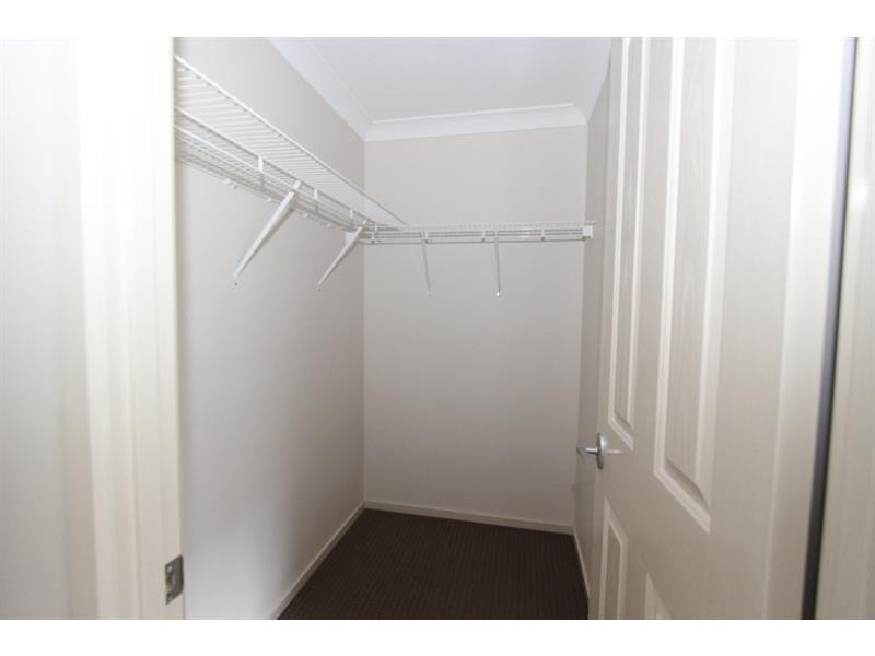 33 Foxwood Cct, Wakerley QLD 4154