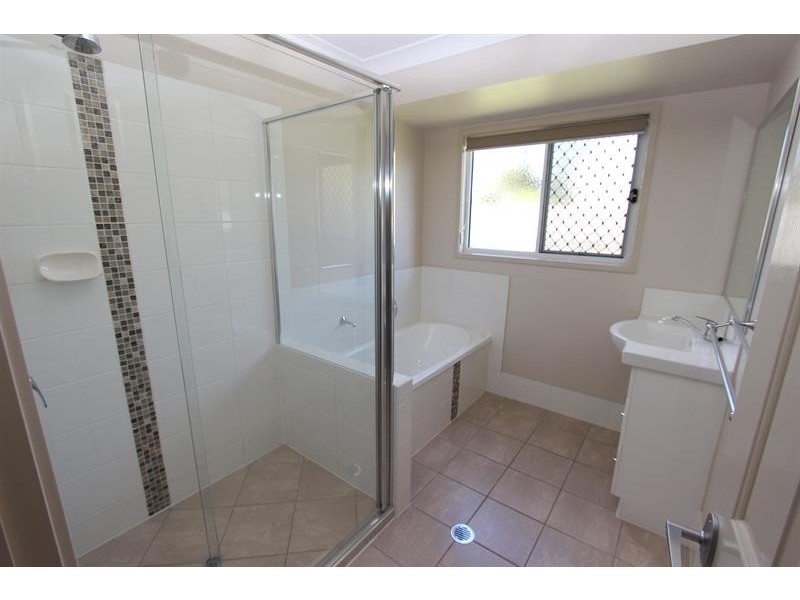 33 Foxwood Cct, Wakerley QLD 4154