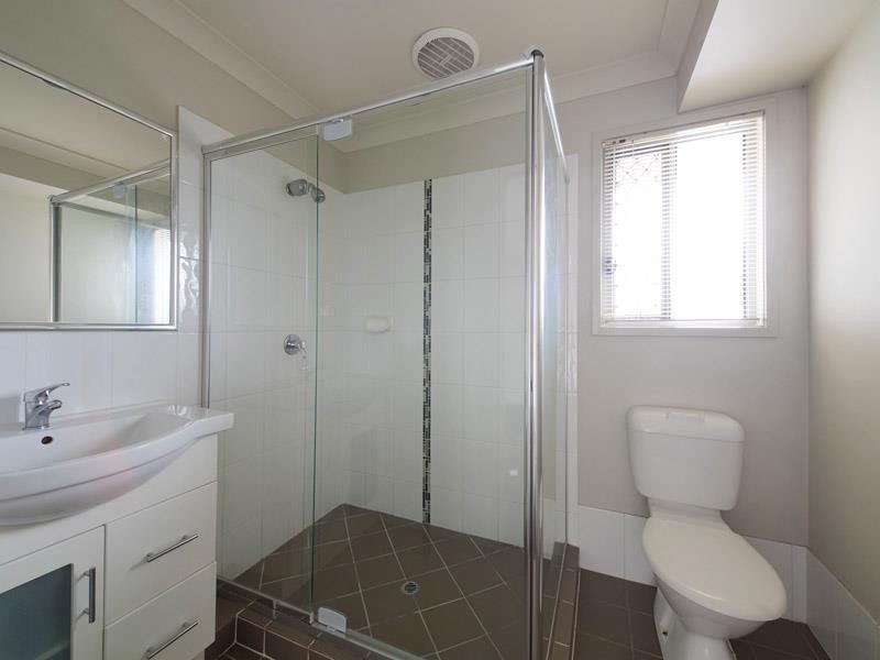 27 Daryl Reinhardt St, Redbank Plains QLD 4301