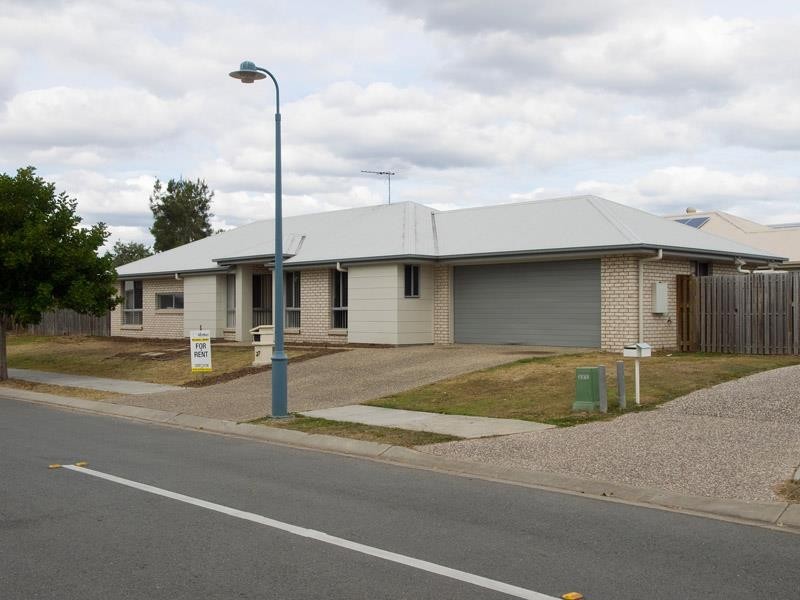 27 Daryl Reinhardt St, Redbank Plains QLD 4301