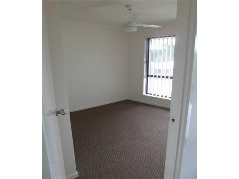 2/21 Rise Cct, Pacific Pines QLD 4211
