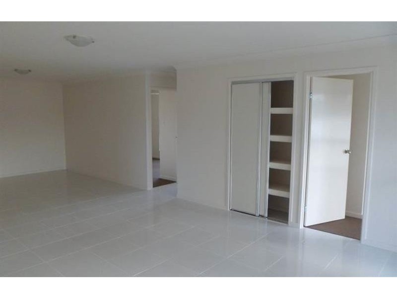 2/21 Rise Cct, Pacific Pines QLD 4211