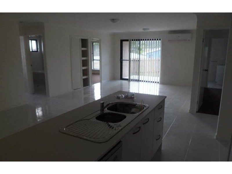 2/21 Rise Cct, Pacific Pines QLD 4211