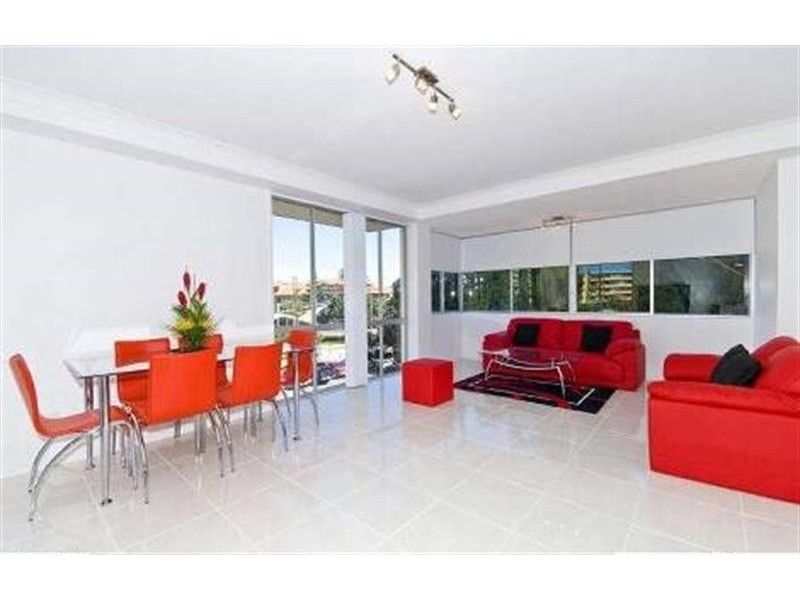 8/2 Federation Dr, Broadbeach QLD 4218