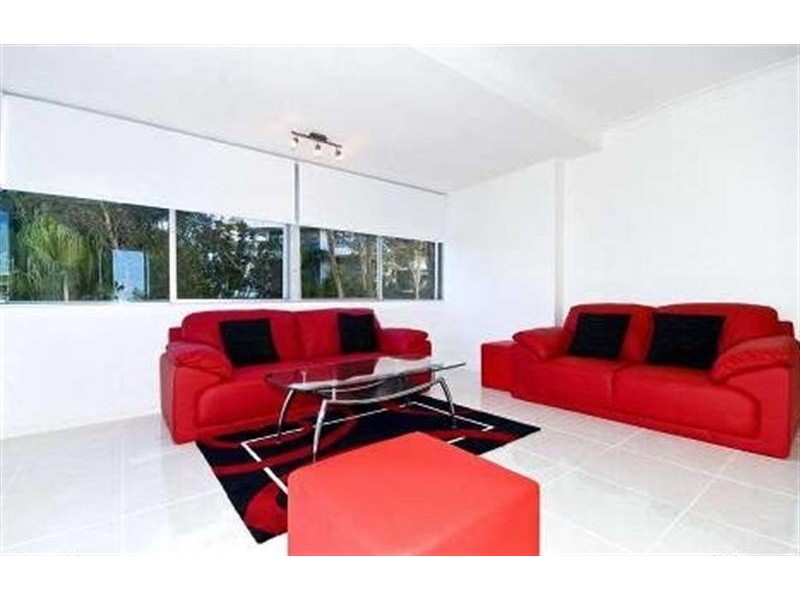 8/2 Federation Dr, Broadbeach QLD 4218