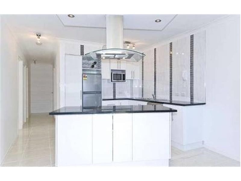 8/2 Federation Dr, Broadbeach QLD 4218