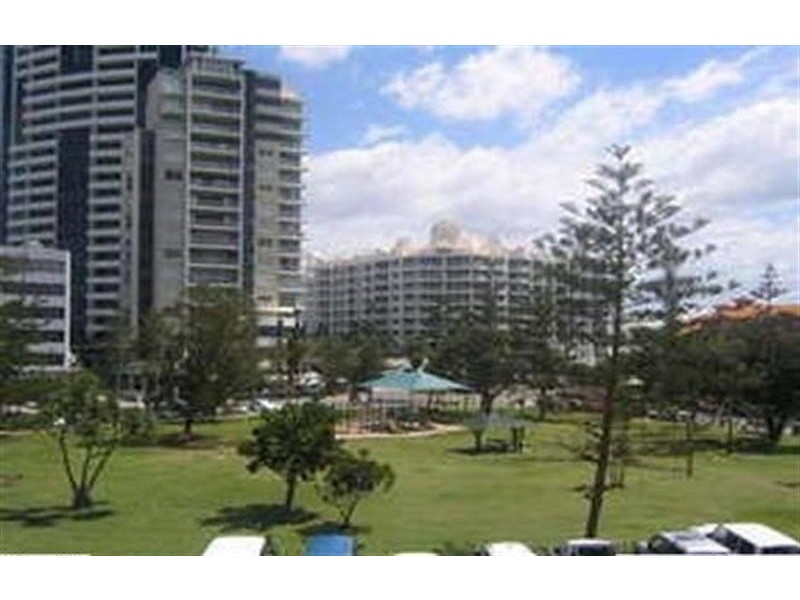 8/2 Federation Dr, Broadbeach QLD 4218
