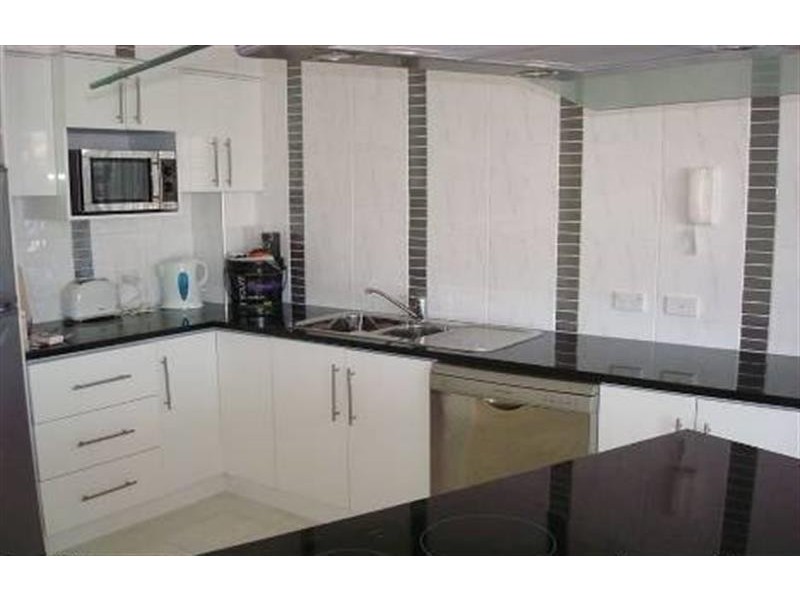 8/2 Federation Dr, Broadbeach QLD 4218