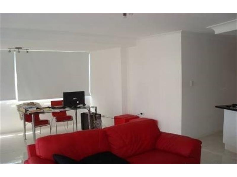 8/2 Federation Dr, Broadbeach QLD 4218