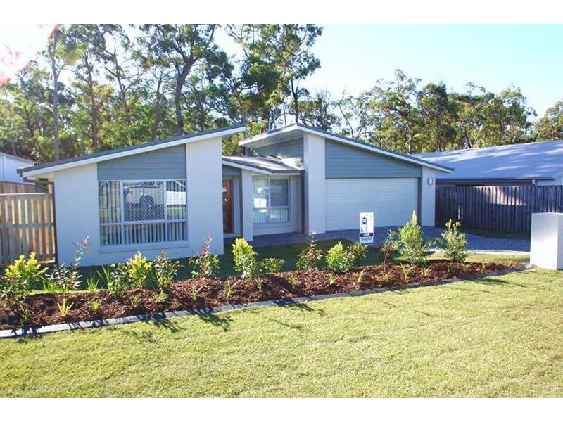 8 Paradise Dr, Coomera QLD 4209