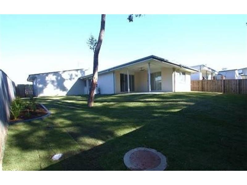 8 Paradise Dr, Coomera QLD 4209