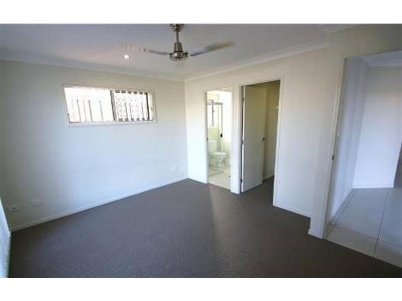 8 Paradise Dr, Coomera QLD 4209