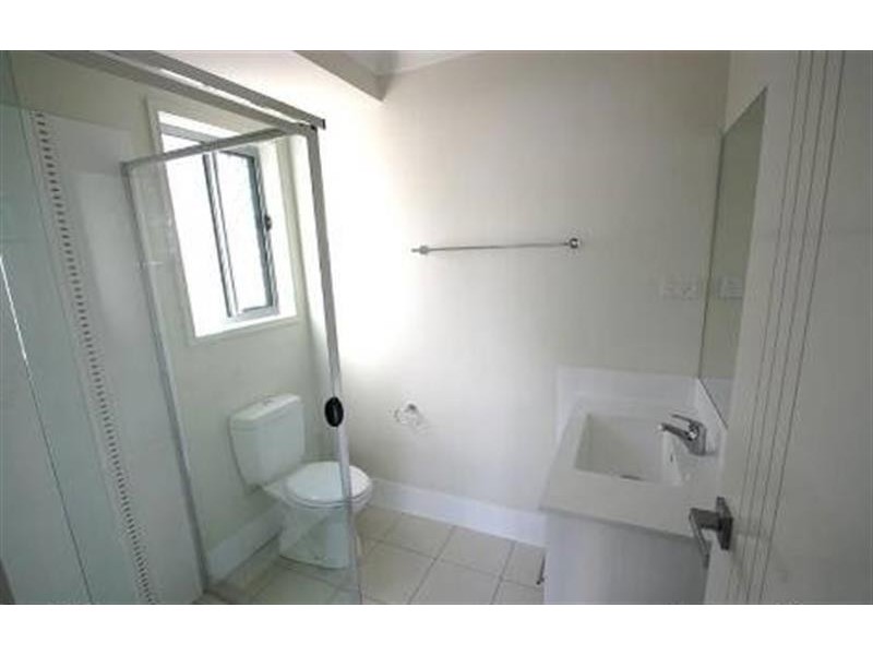 8 Paradise Dr, Coomera QLD 4209