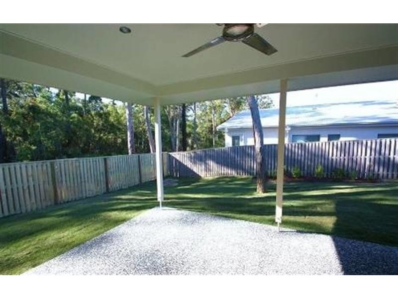 8 Paradise Dr, Coomera QLD 4209