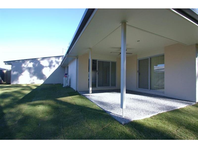 8 Paradise Dr, Coomera QLD 4209