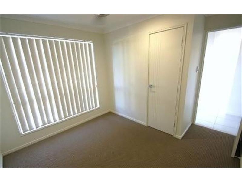 8 Paradise Dr, Coomera QLD 4209