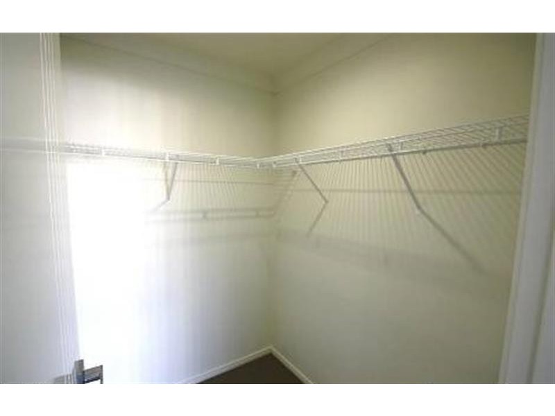 8 Paradise Dr, Coomera QLD 4209