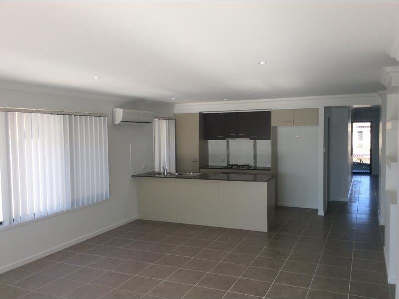 18 Willow Rise Dr, Waterford QLD 4133