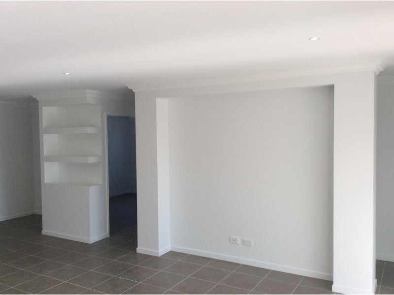 18 Willow Rise Dr, Waterford QLD 4133