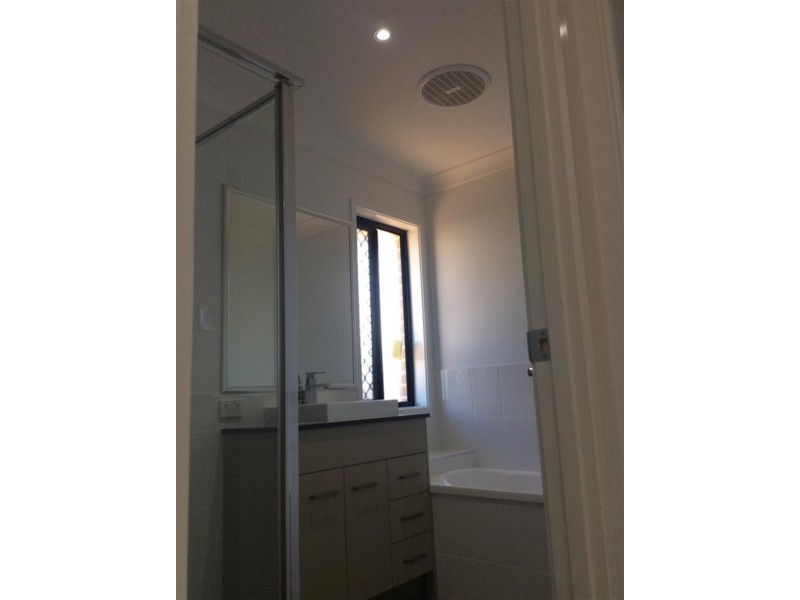 18 Willow Rise Dr, Waterford QLD 4133