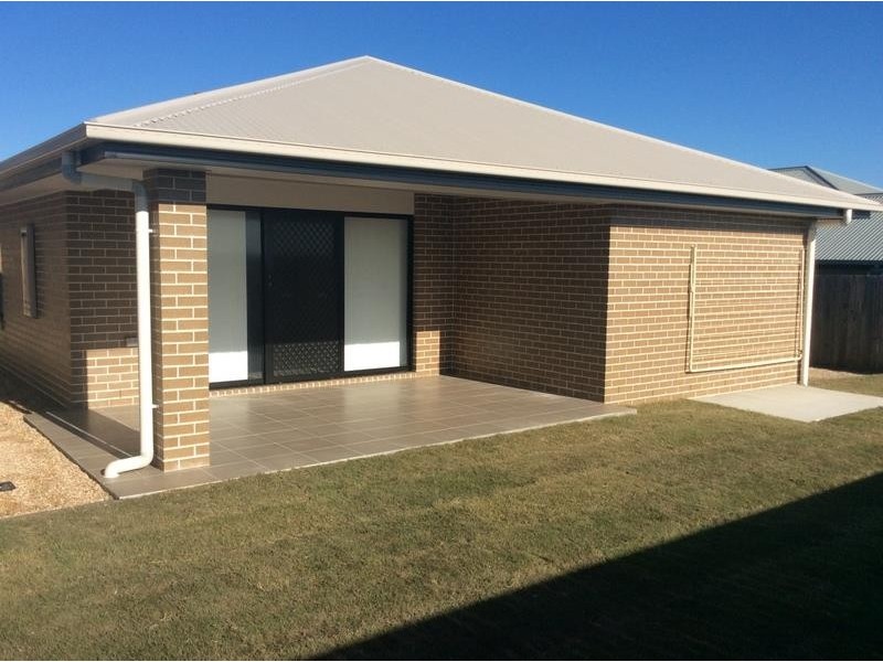 18 Willow Rise Dr, Waterford QLD 4133