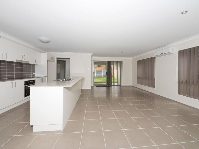 4 Greenvale  Cres, Maudsland QLD 4210