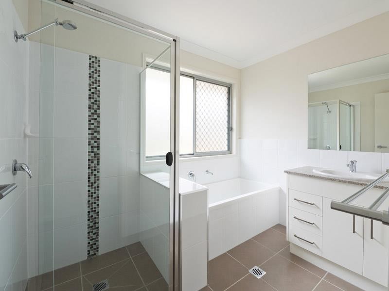 4 Greenvale  Cres, Maudsland QLD 4210