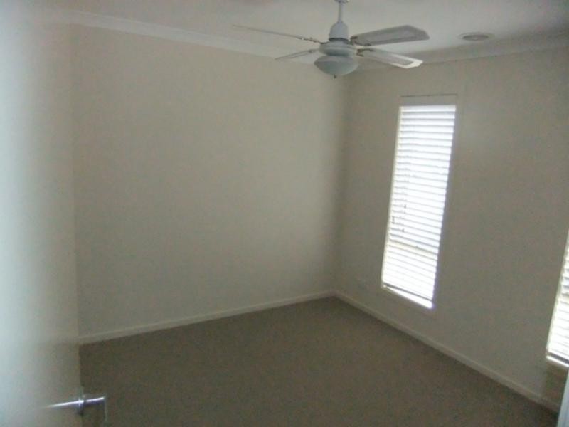26 Tom Roberts Pde, Point Cook VIC 3030
