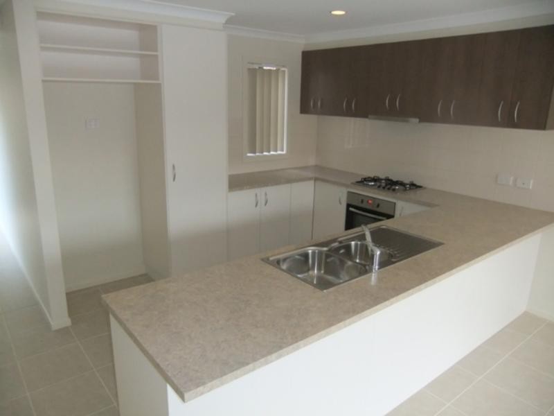 30 Tom Roberts Pde, Point Cook VIC 3030