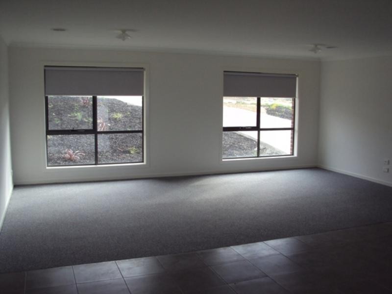 145 Phillip Dr, Sunbury VIC 3429