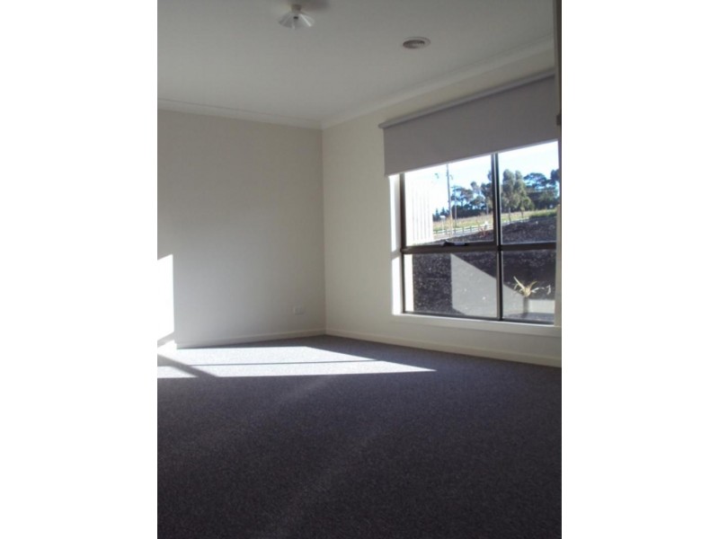 183 Phillip Dr, Sunbury VIC 3429
