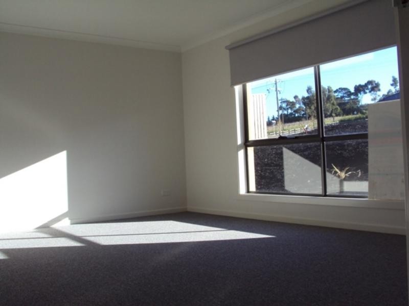 183 Phillip Dr, Sunbury VIC 3429