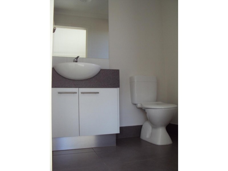 183 Phillip Dr, Sunbury VIC 3429