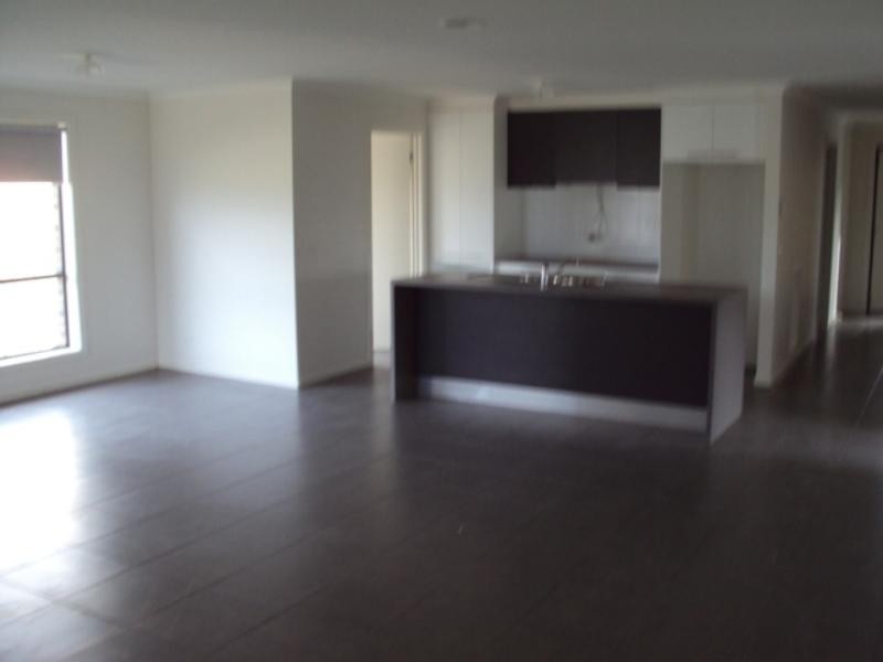 183 Phillip Dr, Sunbury VIC 3429