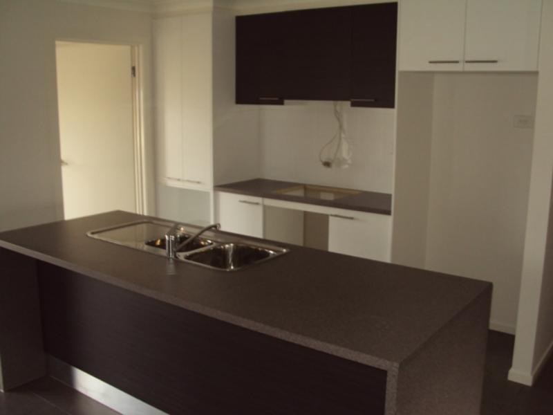 183 Phillip Dr, Sunbury VIC 3429