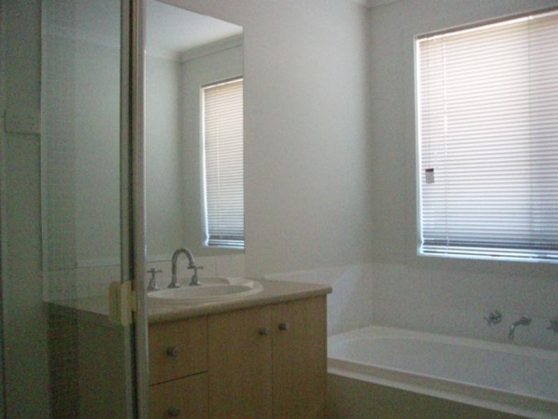 52 Duncombe Park Way, Deer Park VIC 3023