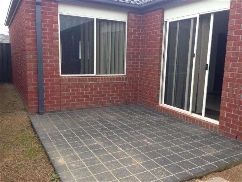 52 Duncombe Park Way, Deer Park VIC 3023