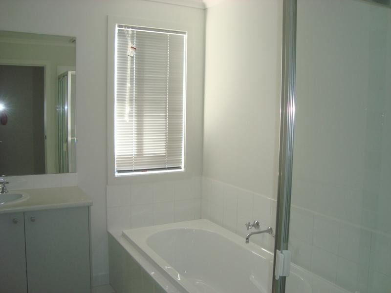 27 Dominion Tce, Truganina VIC 3029